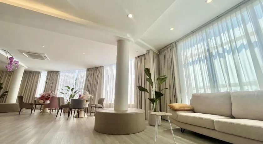 Asimmy Hotel - Image 1