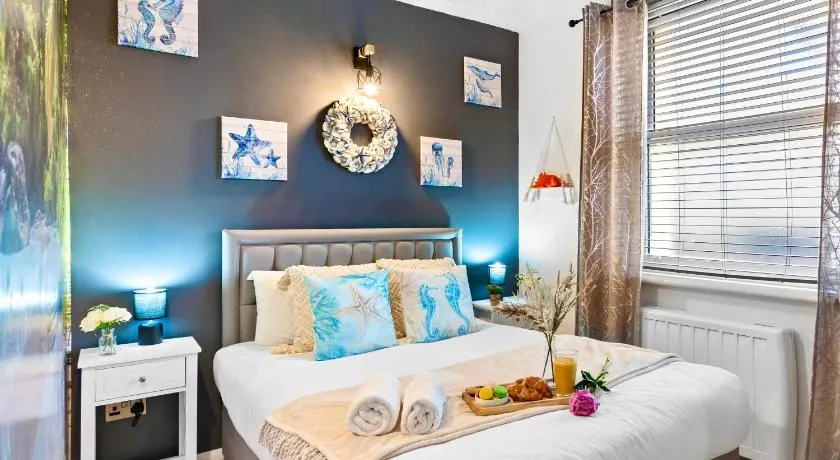 Brighton Apartment, Walk to Cafés, Beach & The Lanes, Parking Available - Image 1