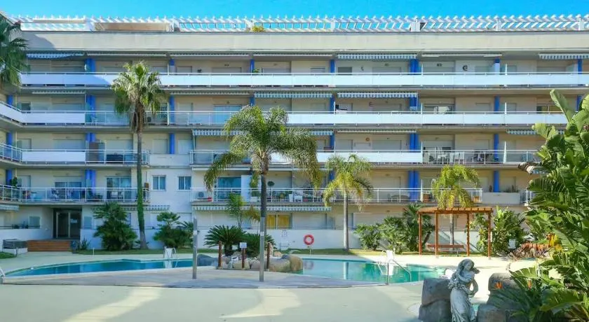 Port Canigó Apartment Pool Beach Parking - Image 1
