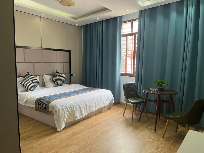 Longquan Qingyang Hotel - Image 1