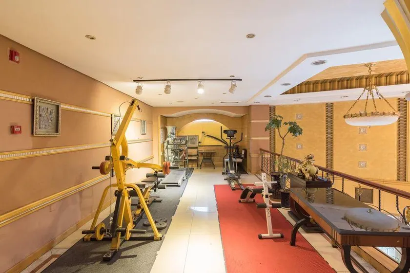 Jin Baoli Business Hotel - Image 1
