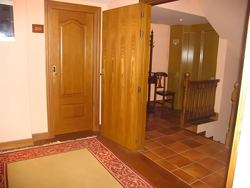 Hotel Trinkete - Image 1