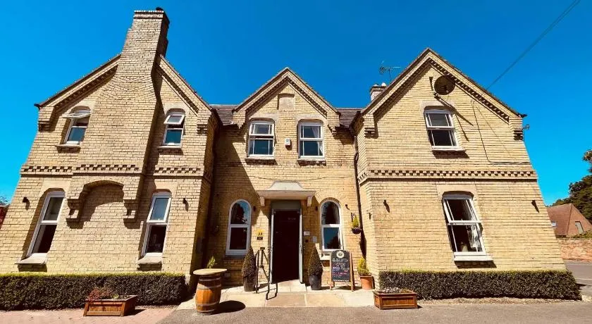 The Finch Hatton Arms - Image 1