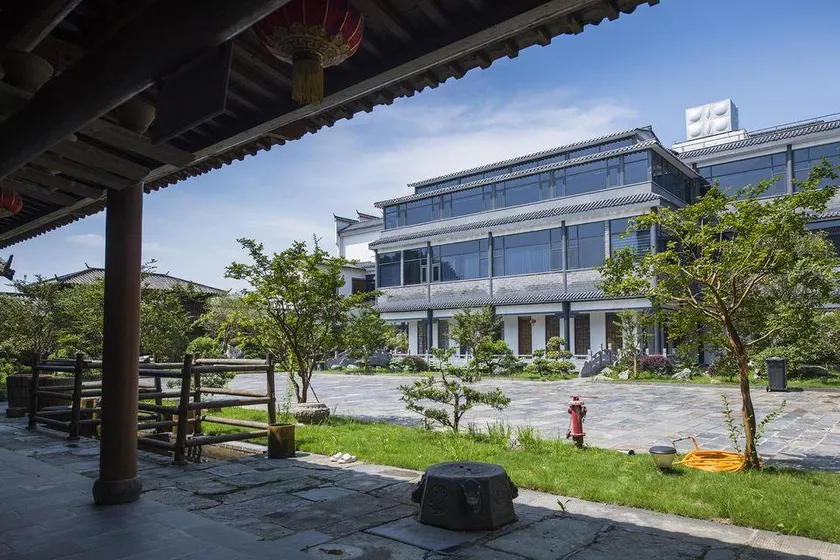 TaoliYijia Porcelain Culture Hotel - Image 1