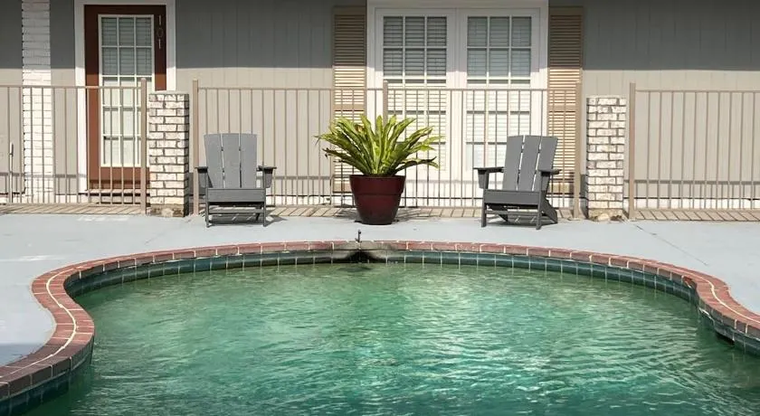 Pool - Walk to LSU - WD - TV in bedroom - Gated - Image 1