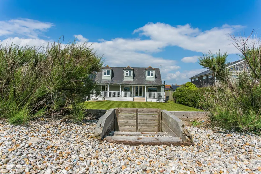 Sunshine - Beachfront home in Bracklesham Bay - Image 1