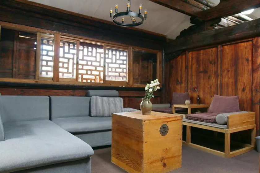 Yishu Ancient House - Image 1