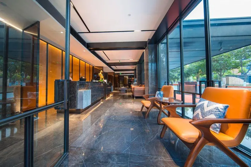 Shehong Xinyue Riverside Holiday Hotel - Image 1