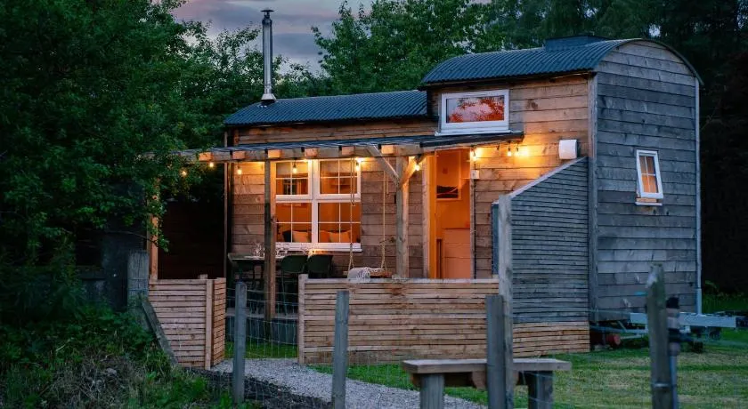 Aileen - Unique tiny house with wood fired roll top bath in heart of the Cairngorms - Image 1