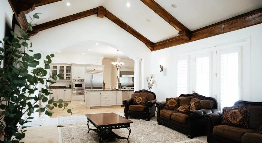 Large & Spacious Home, Sleeps 23+ near SLC - Image 1