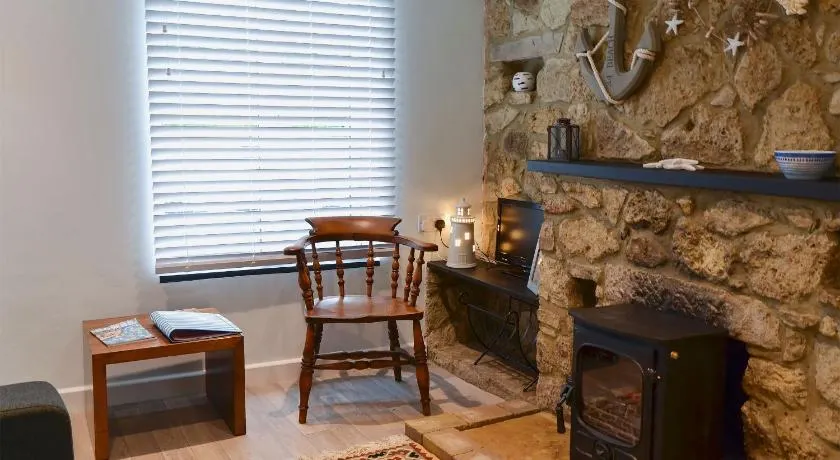 Horseshoe Cottage - Image 1