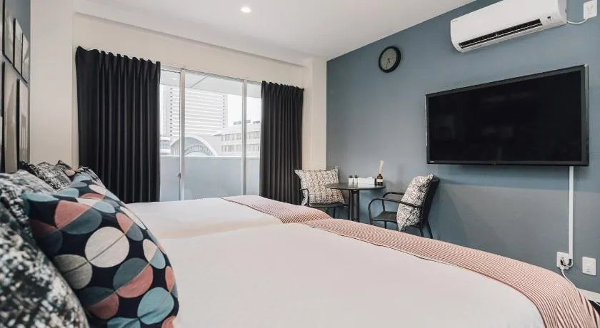 Namba Garden Square Apartment - Image 1