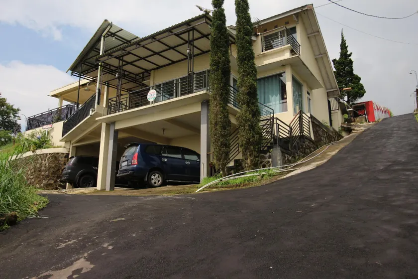 VILLA GRAHA WEISS KUSUMA I - Image 1