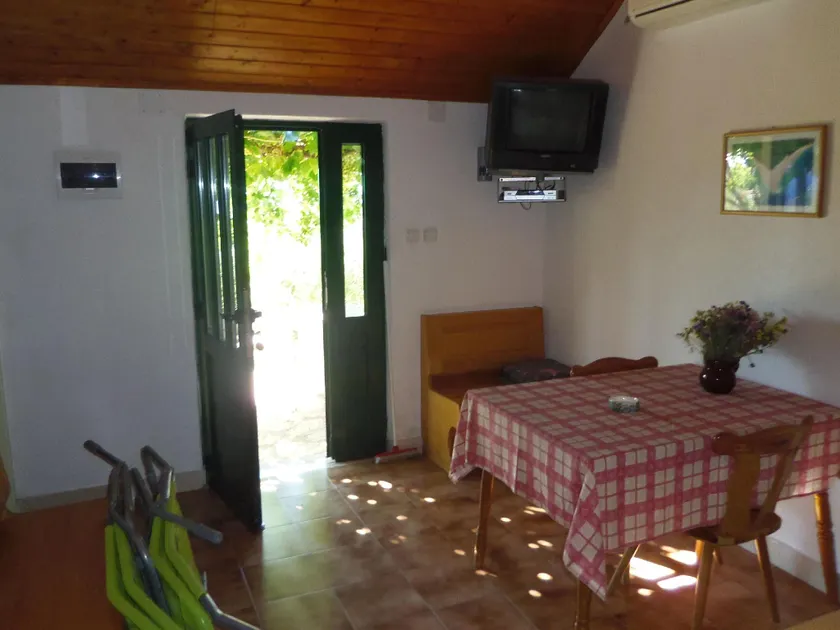 House Mate - Image 1