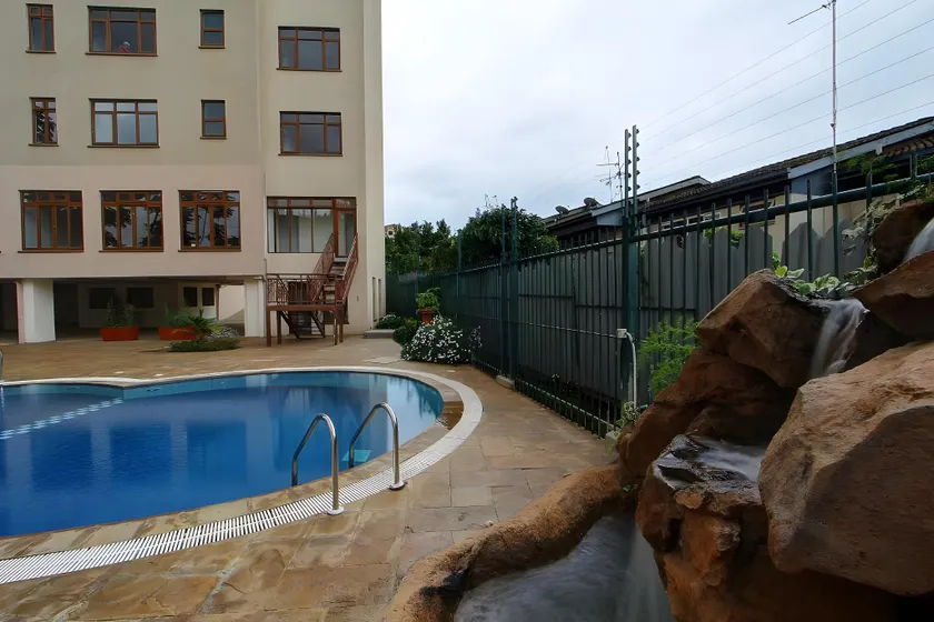Fenesi Gardens Apartments - Image 1