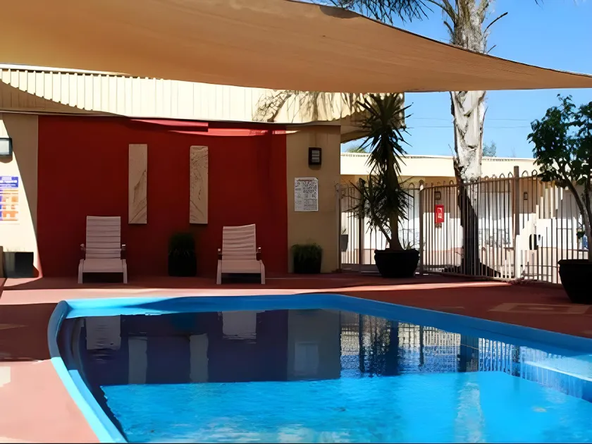 Desert Sand Motor Inn - Image 1