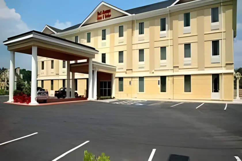Sonesta Essential Savannah - Image 1