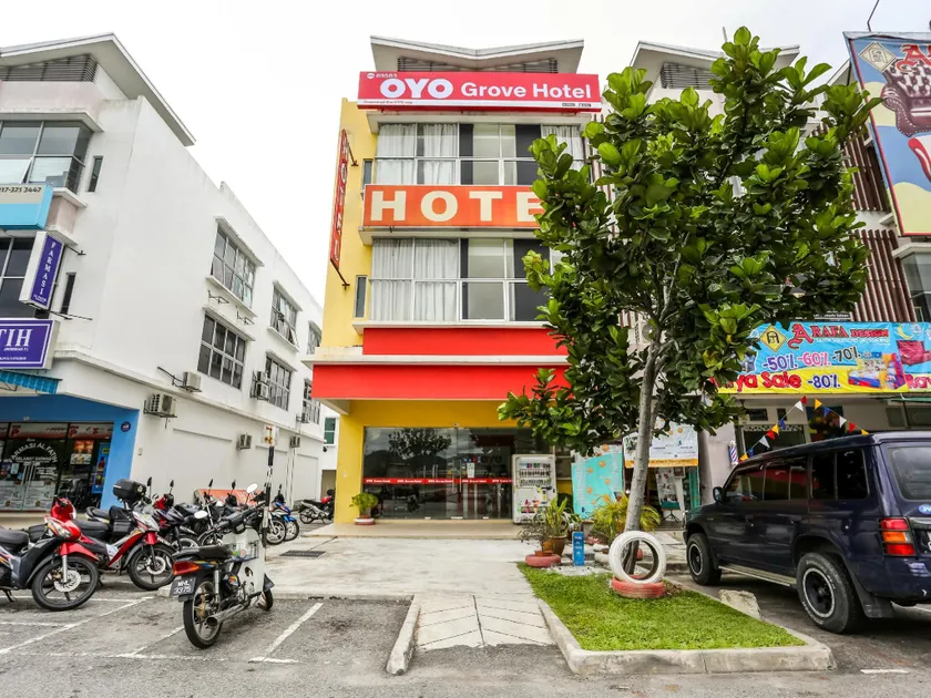 OYO 89583 Grove Hotel - Image 1