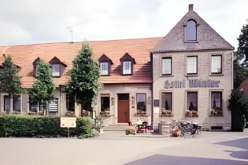 Hotel Winter - Image 1