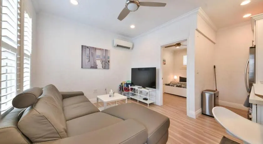 1000#3 Renovated Home by Beach & Sand - AC & More! - Image 1