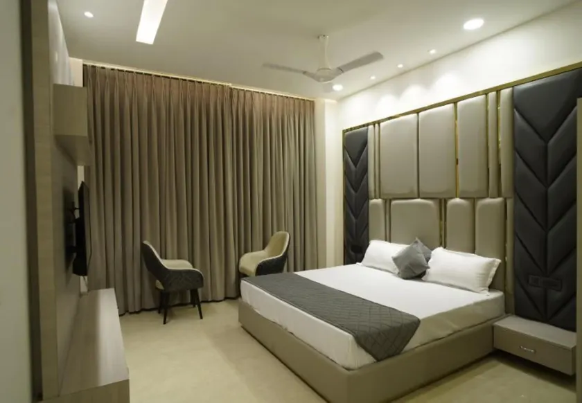 Goroomgo Ovel hotel (LUXURY) Ludhiyana - Image 1
