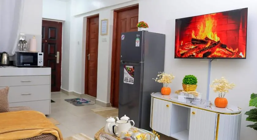 Uny Luxe Hotel - Image 1
