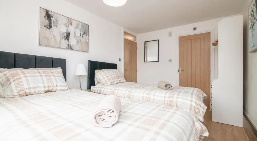 Luxury Apt with 2 bathrooms n Free Parking - Image 1