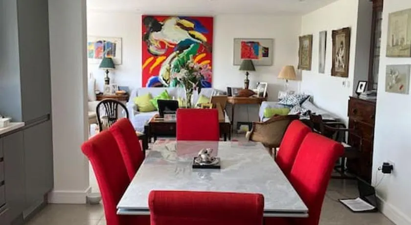 Stylish 3 Bed 3 Bath House near Beaches, Braunton - Image 1
