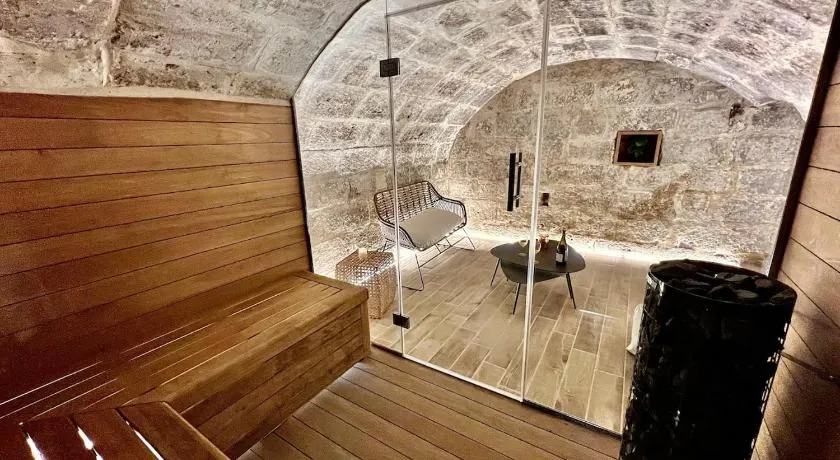 Le Spa Corneille - Jacuzzi, Sauna & Parking par Rouen Atypique - Image 1