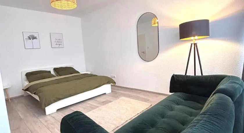 93qm-4 Rooms-WiFi-City Centre - Image 1