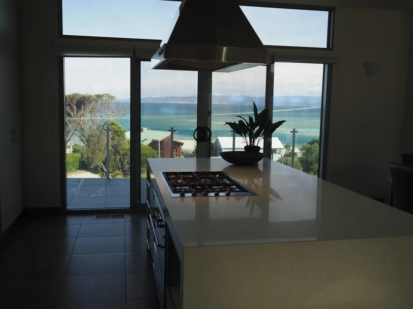 Oceaan 101 - Freycinet Holiday Houses - Image 1