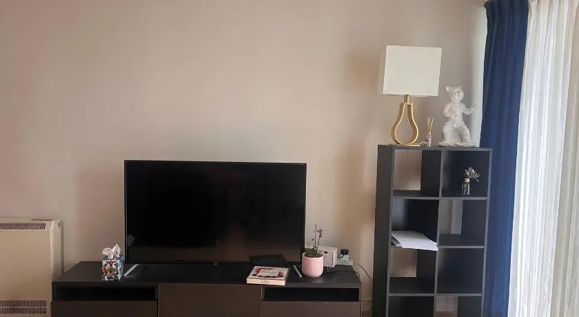 Riverview Apartment - Image 1