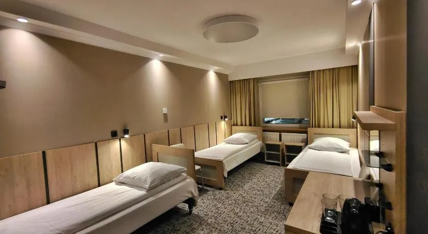 Pensione Antonio - Klimatyzowane Pokoje, Centrum Słupska, Spokojny Hotel - Image 1