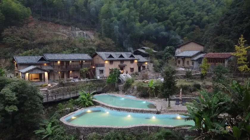 Floral Hotel · Quzhou Yueming Cangwu Hotel  (Ziweishan National Forest Park Branch) - Image 1