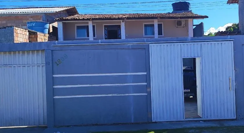 Casa Completa com Estacionamento Privativo Ideal para Famílias e Grupos - Image 1