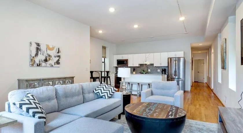 Goose Island Central Downtown Prime Location with access to patio CHI - 1 - Image 1
