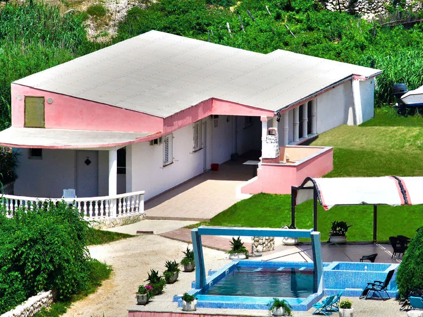 Quaint Holiday Home in Metajna with Terrace - Image 1