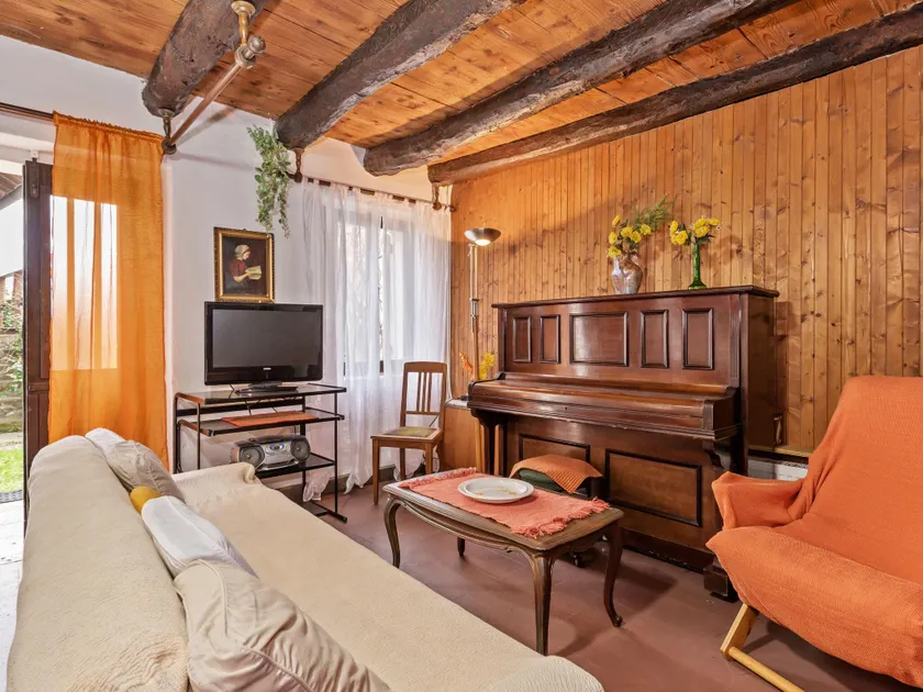 Lovely Holiday Home in Montaner with Patio - Image 1
