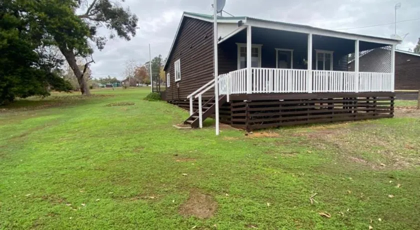 Emu Cottage - Image 1