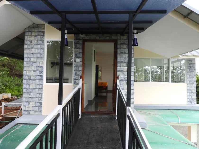 Hilltop Homestay - Image 1