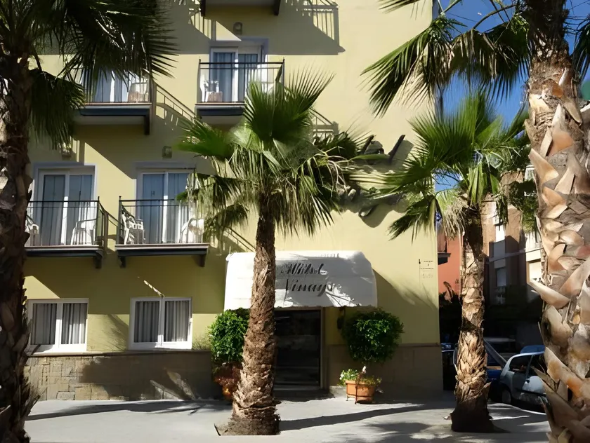 Hotel Ninays - Image 1