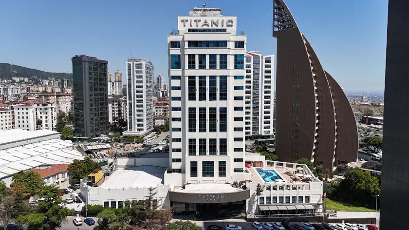 Titanic Business Kartal - Image 1
