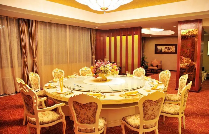 Yellow River Pearl Hotel - Image 1