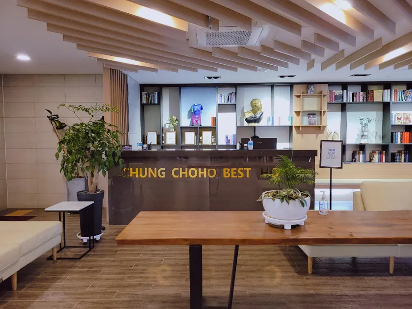 Chungchoho Best Hotel - Image 1