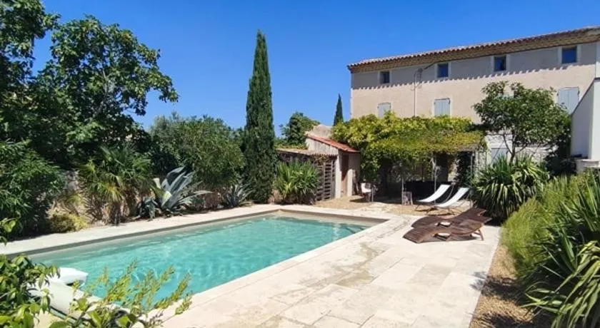 Mas avec piscine au cœur des vignes - Image 1