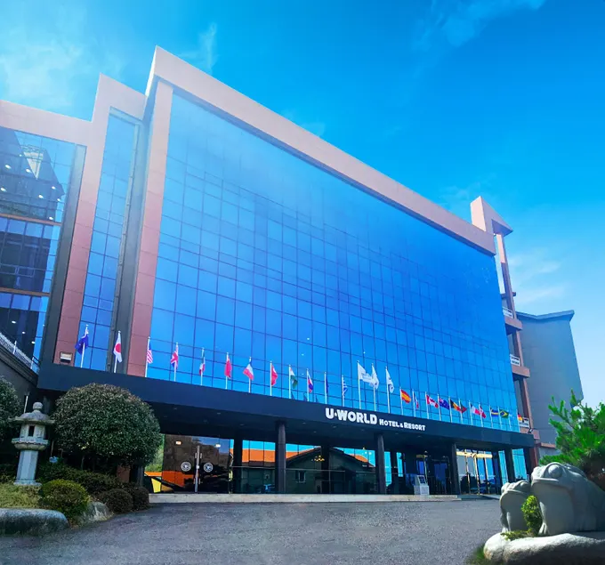 U Castle Hotel - Image 1