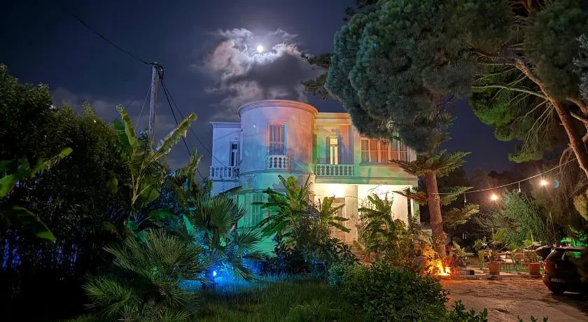 Tower Traditional Pool Villa - Image 1