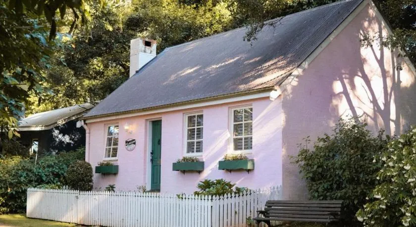 The Romantic Pink English Cottage at Tamborine Mountain - Image 1