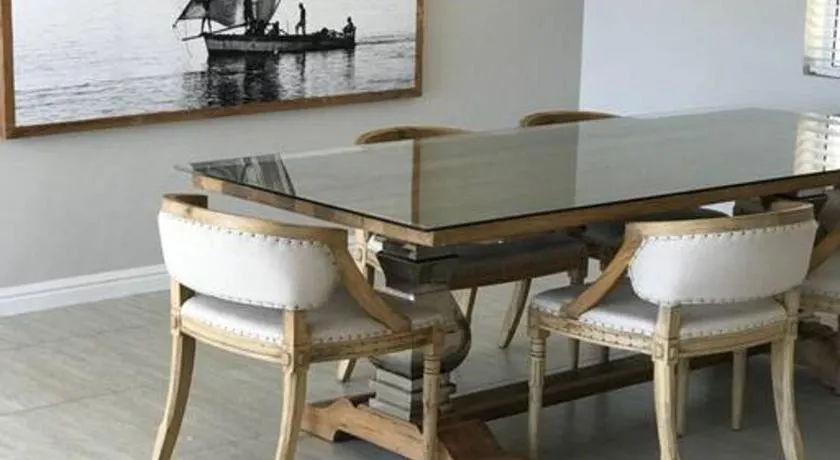 Modern double story beach house - Image 1