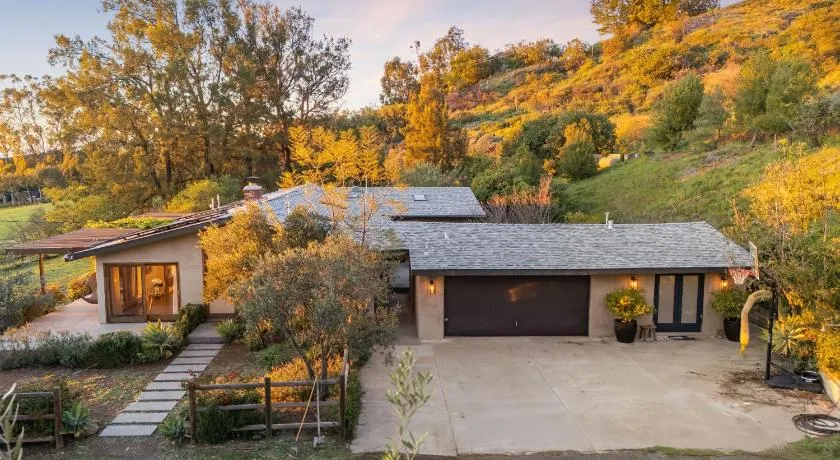 The Malibu Ranch Retreat by AvantStay - Image 1